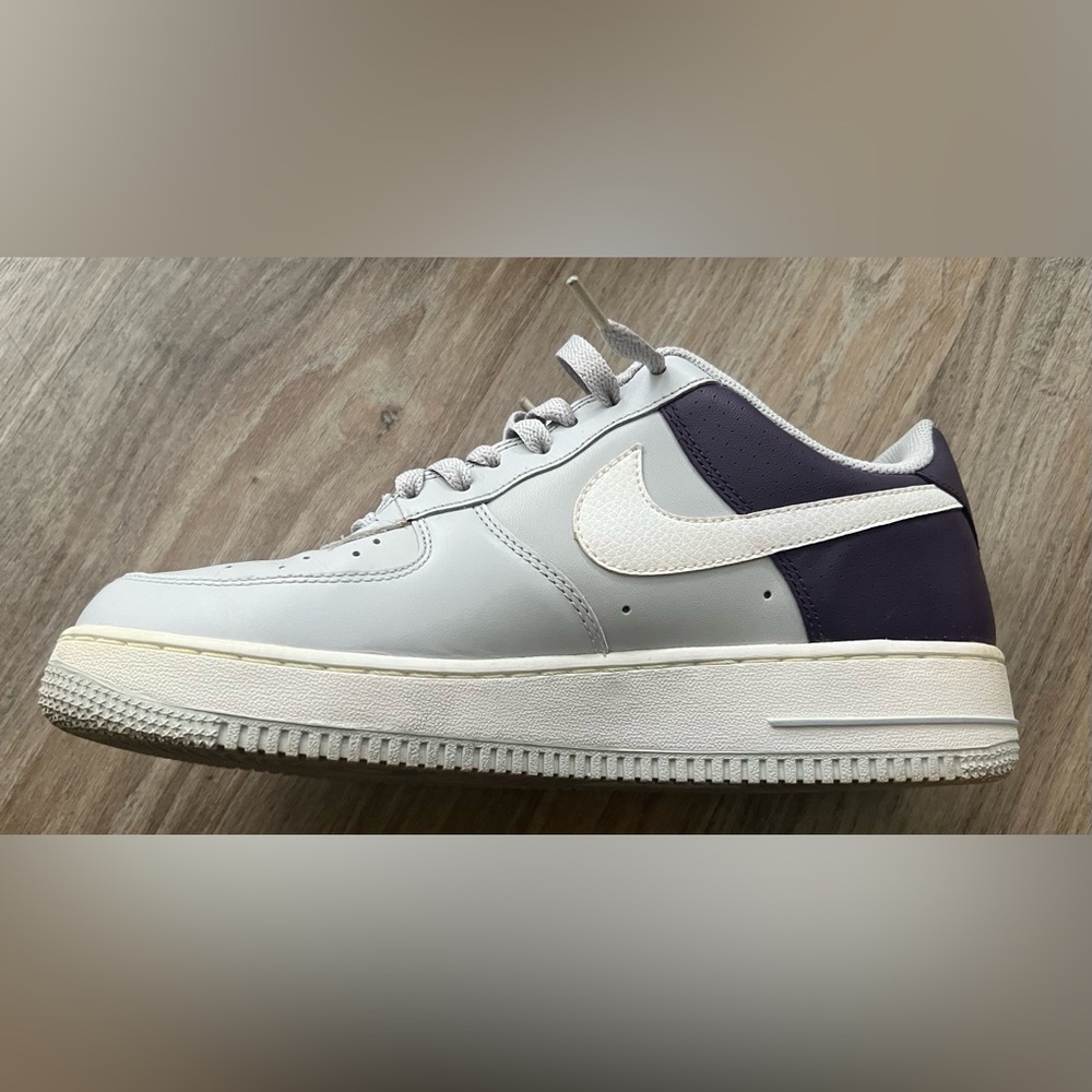 NIKE AIR FORCE 1 07 
NEUTRAL GREY-WHITE-WINE - Picture 5 of 9